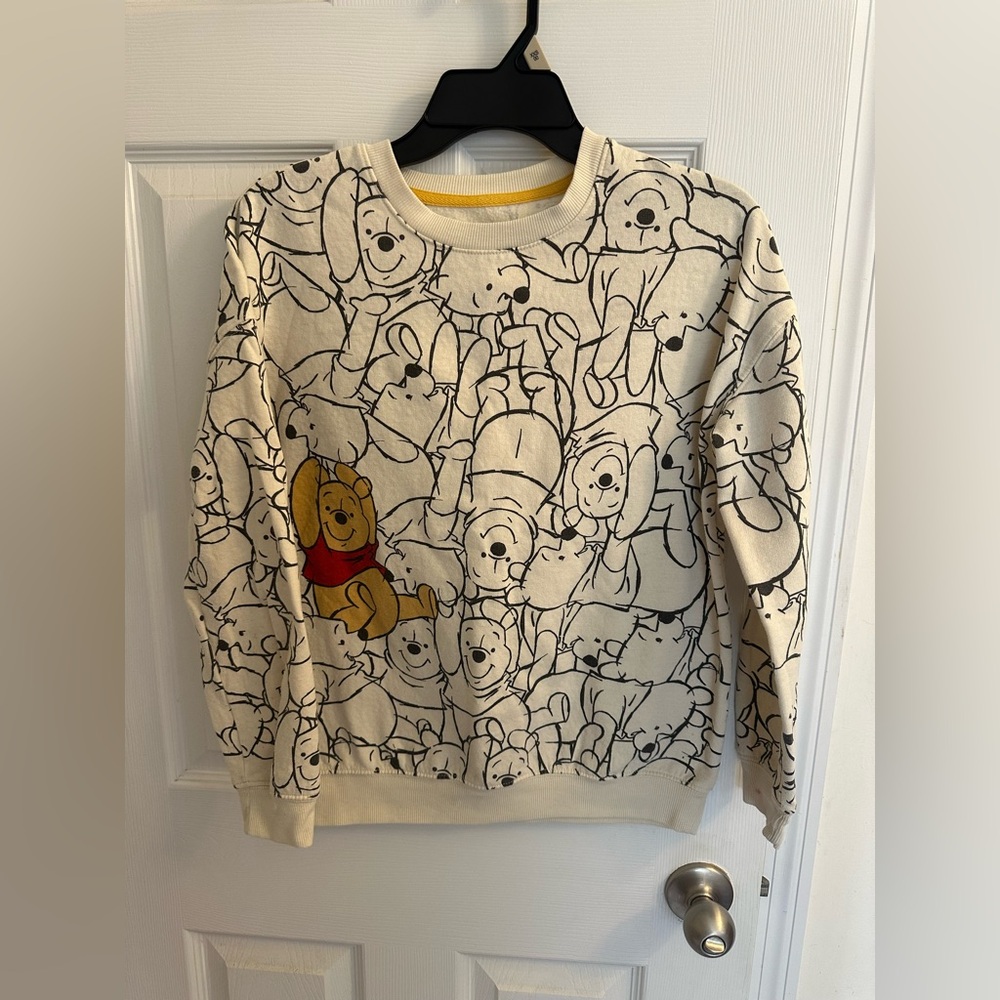 Disney Winnie The Pooh Long Sleeve Sweatshirt Size XS Womens Juniors Cream